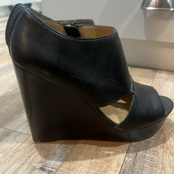 COACH soft black leather 4” wedges with side zipper. SZ 8.5 EUC. - Picture 4 of 4